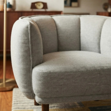 Fauteuil en tissu écru capitonné pieds hévéa WINDSOR Sofacasa